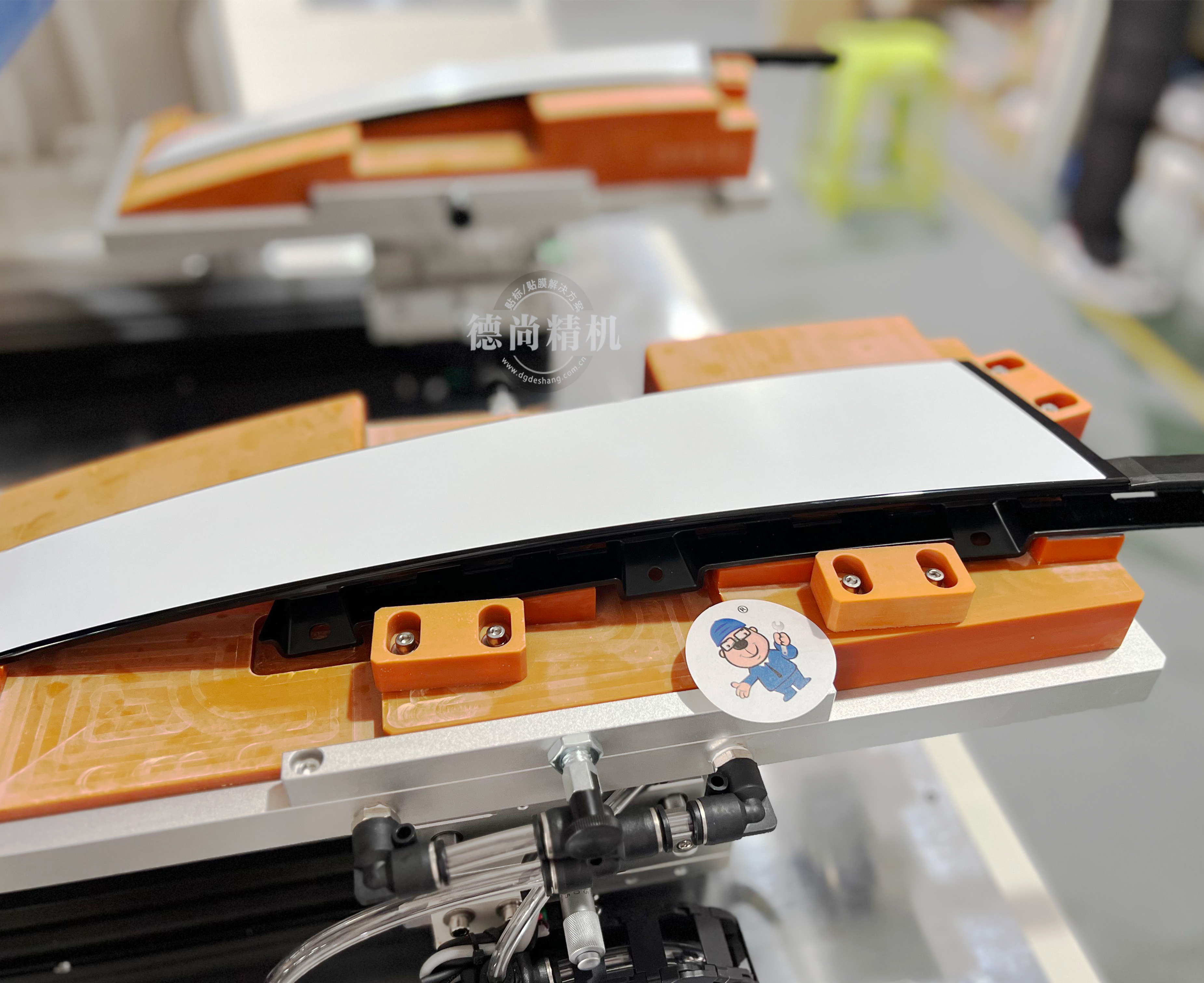 汽配廠汽車立柱貼膜效率低、訂單交