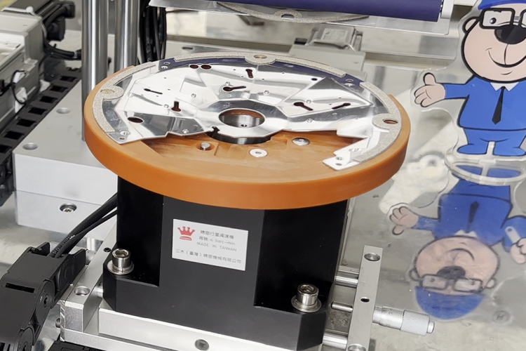 自動貼導(dǎo)電布機(jī)廠家：如何提升天線圓盤生產(chǎn)效率200%？