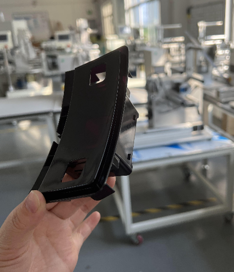 又一批老客戶回購塑膠件貼膜機(jī)！到底是什么留住了他們？