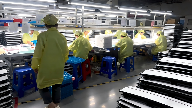 損耗居高不下？塑膠件貼膜機(jī)幫工廠止